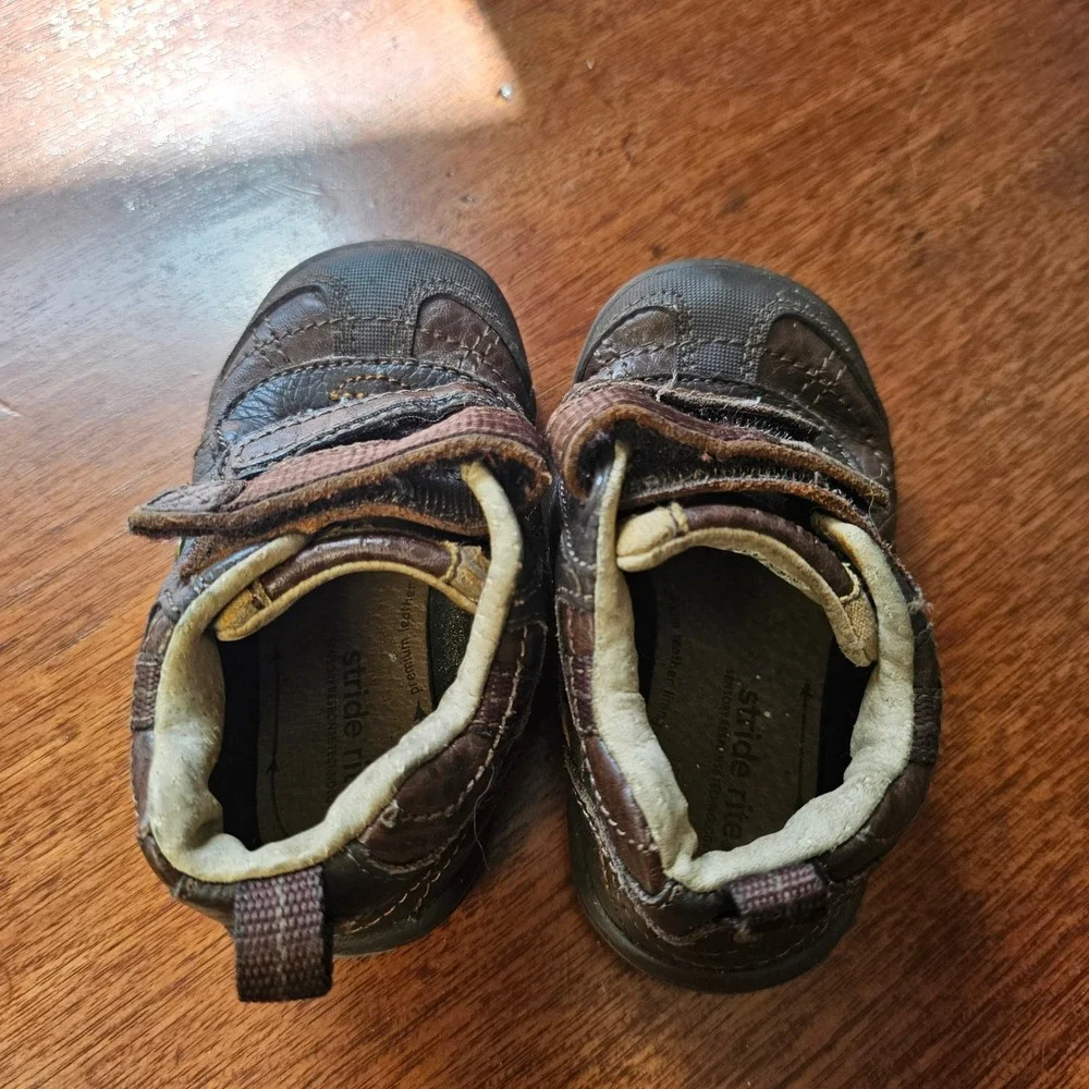 Stride Rite SRT Landon Boys Brown Leather Sneakers Shoes Size 4.5W BX39580‎